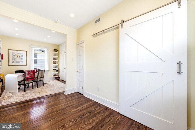 Building Photo - 217 Wayne Ave