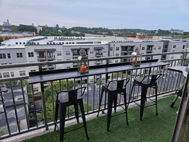 Building Photo - 711 Cosmopolitan Dr NE