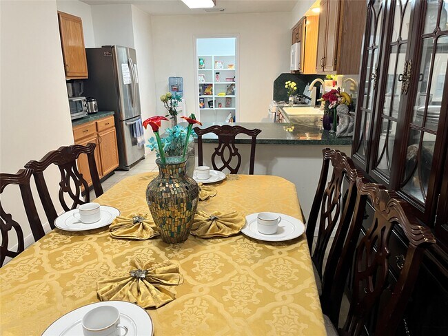 Building Photo - 28723 Sedgefield St