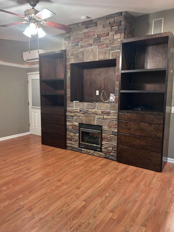 Building Photo - 215 W 89th St