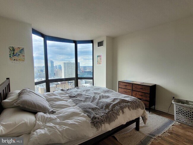 Building Photo - 2020 Walnut St