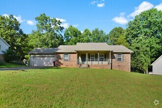 Building Photo - Pet Friendly Three Bedroom!
