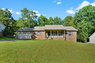 Building Photo - Pet Friendly Three Bedroom!