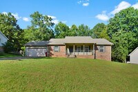 Building Photo - Pet Friendly Three Bedroom!