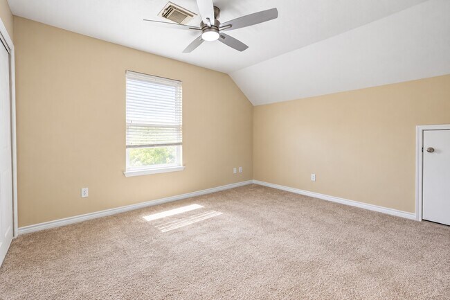 Building Photo - 3418 Coldwater Canyon Ln