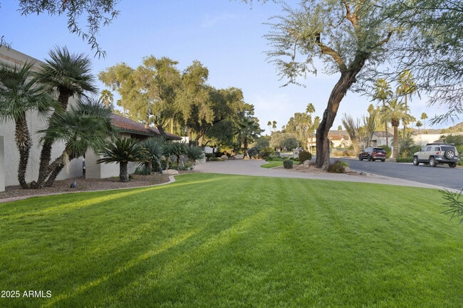 Building Photo - 6131 E Naumann Dr