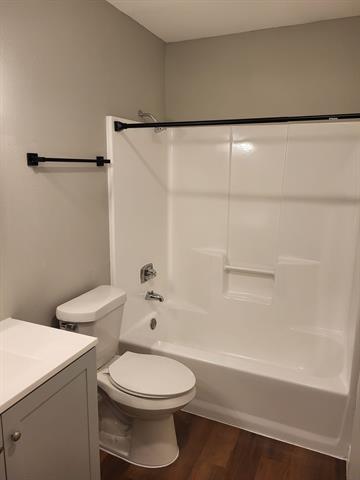 Building Photo - 9696 Walnut St