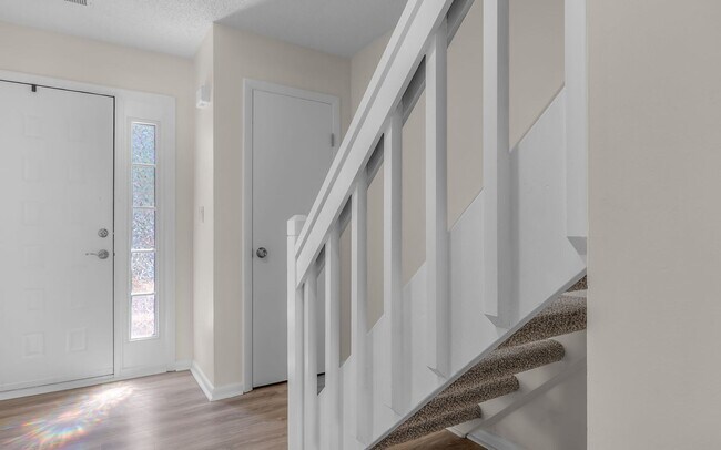 Building Photo - READY NOW!! 3-Bedroom Townhome w/Attached Garage! Golf Course Views - Pet Friendly - All Appliances!
