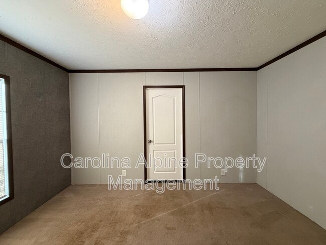 Building Photo - 786 Skylark Ln