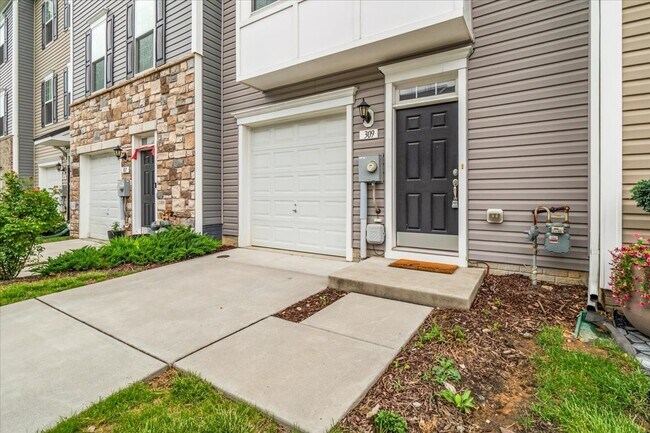 Building Photo - 309 Spring Bank Way