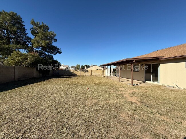 Building Photo - 6437 W Sierra St