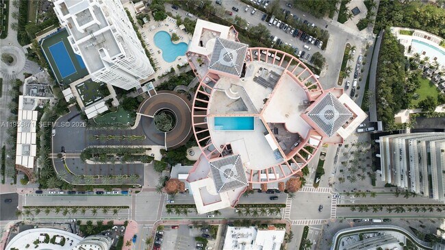 Building Photo - 300 South Pointe Dr