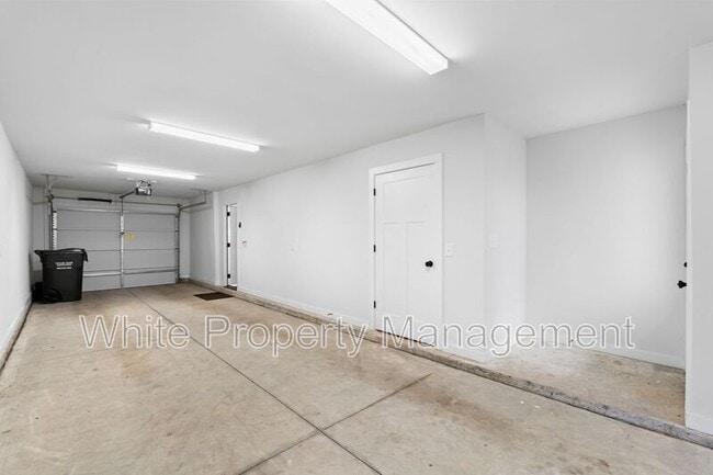 Building Photo - 1126 Pegram St