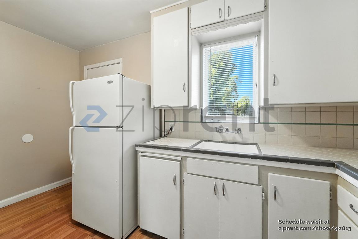 Building Photo - 151 W 18th St