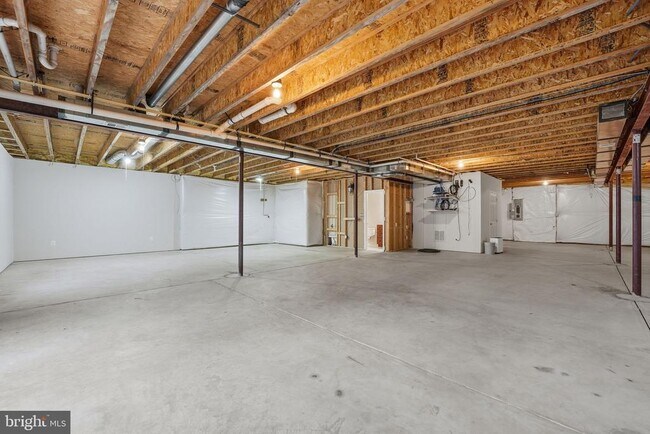 Building Photo - 42240 Hiddenwood Ln