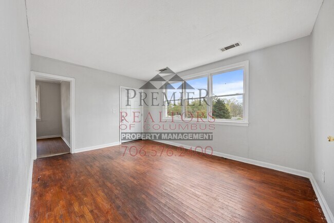 Building Photo - 3322 10th St