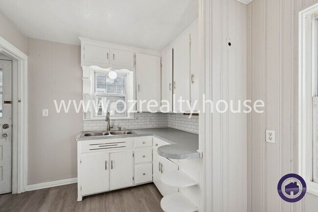 Building Photo - 2022 Balkan Pl