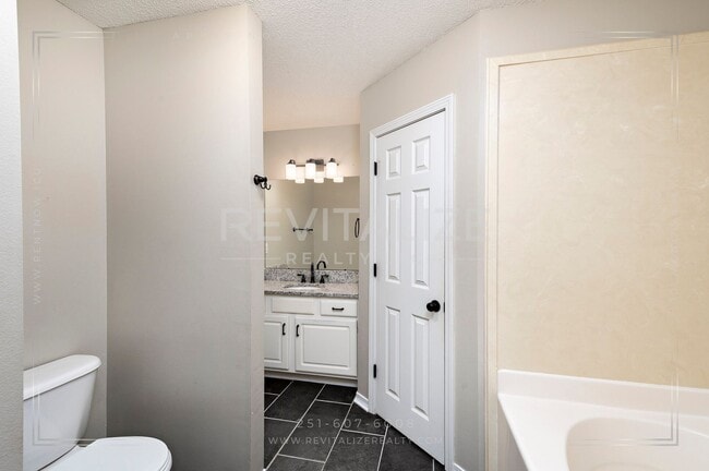 Building Photo - Gorgeous 3 Bed 2 Bath Brick Cottage on Corner Lot