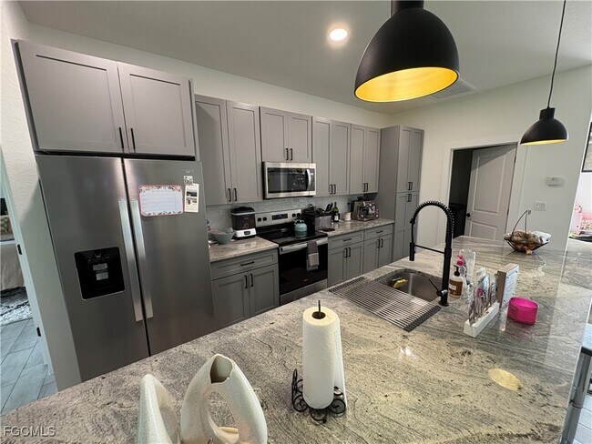 Building Photo - 2606 10th St SW