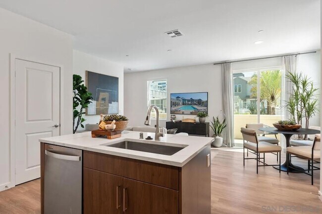 Building Photo - 5005 Avenida Lugano