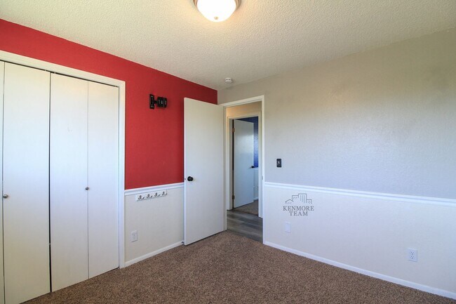 Building Photo - 4 Bedroom, 2 Bath + Office Home in West Richland