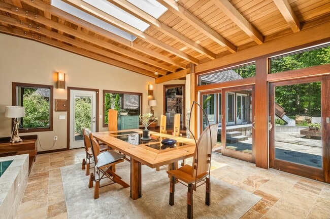 Building Photo - Private Architectural Estate Minutes from Westerly Beaches