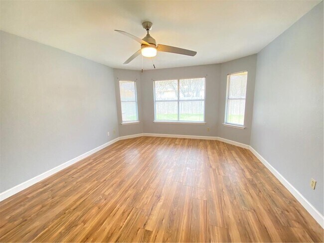 Building Photo - 16916 Dorman Dr