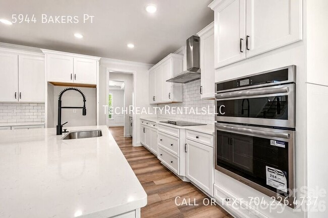 Building Photo - 5944 Bakers Point
