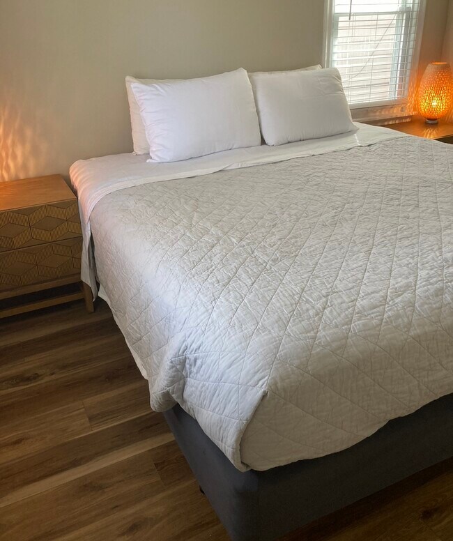 Building Photo - 3323 Bryant Ave S