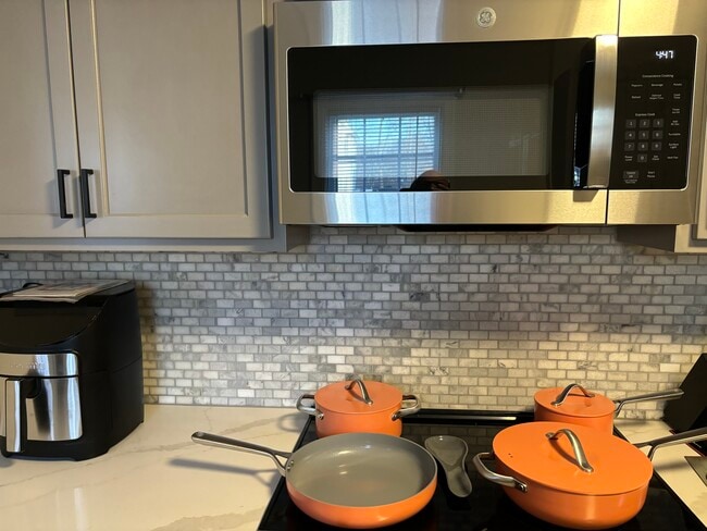 Building Photo - 300 Dyer St