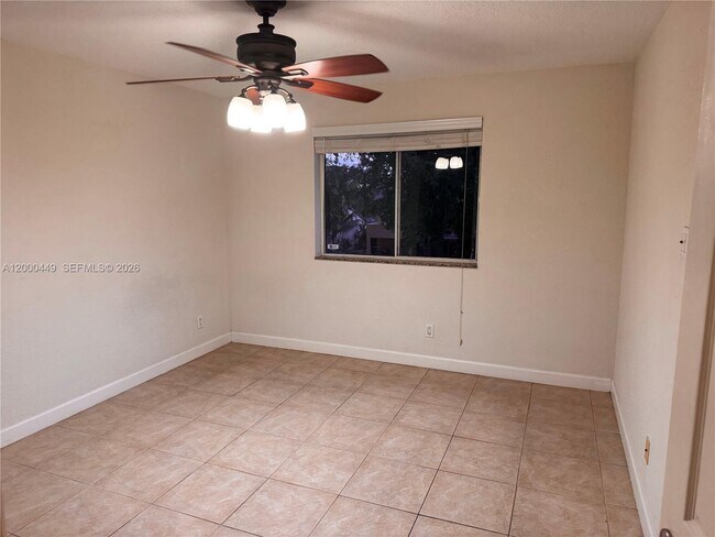 Building Photo - 10610 SW 158th Ct