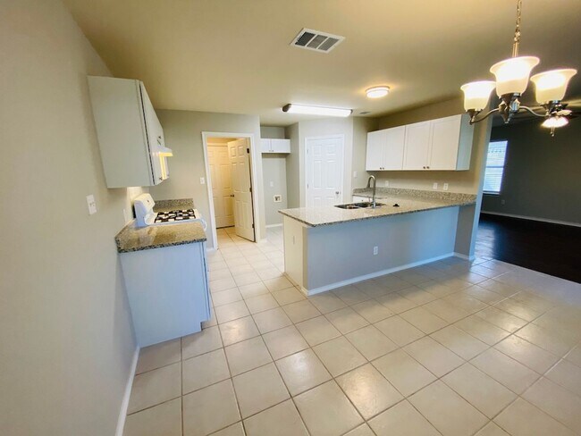 Building Photo - Great Home in Willow Run!