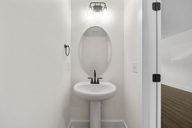 Building Photo - Pet Friendly Two Bedroom!