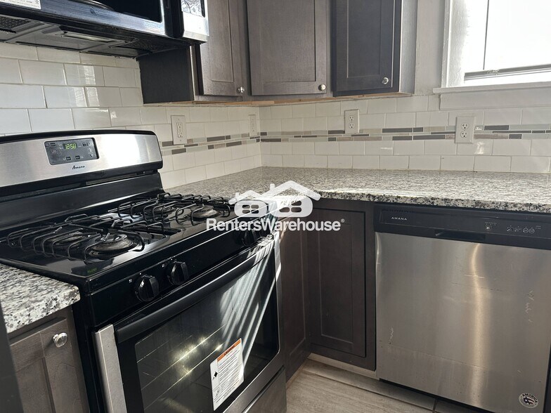 Building Photo - 3703 Parkside Dr