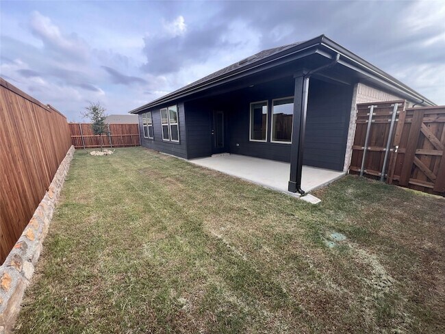 Building Photo - 4008 Limestone Blf Dr