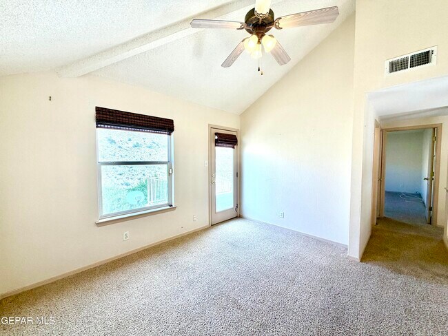 Building Photo - 1013 Via De La Paz Dr