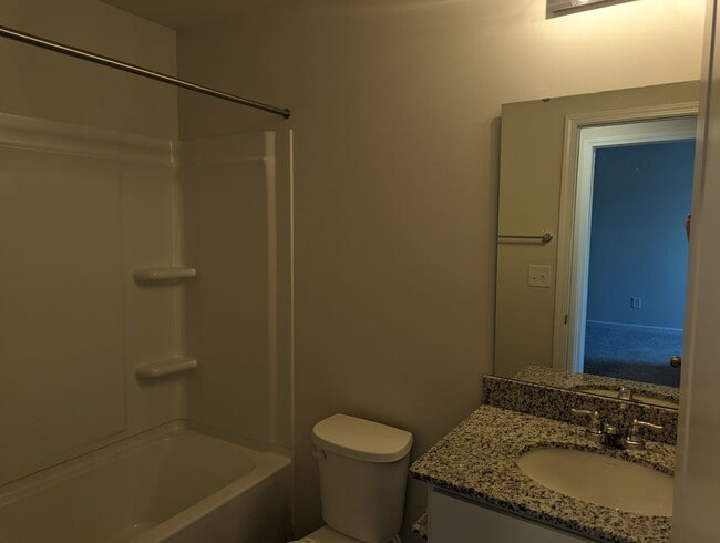 Building Photo - 3-Bedroom End Unit Townhome w/ Garage-Salisbury