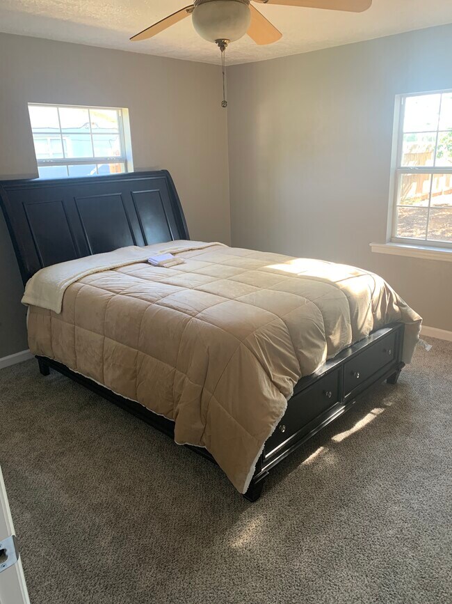 Building Photo - 3202 Alhambra Dr