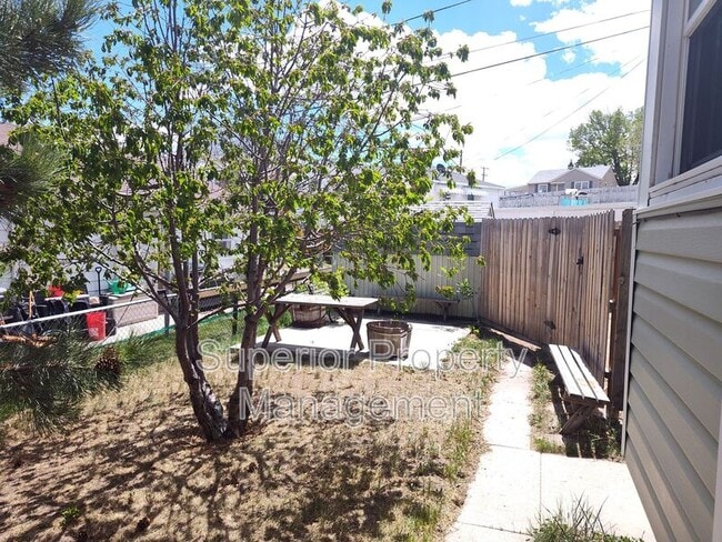 Building Photo - 2121 Park Pl