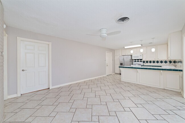 Building Photo - 4118 Donna Lynn Dr