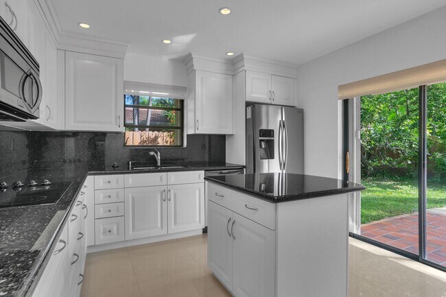 Building Photo - Beautiful home in quiet neighborhood