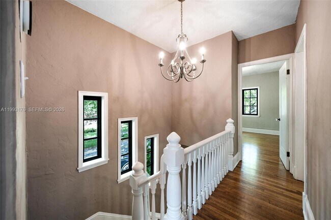 Building Photo - 447 Giralda Ave