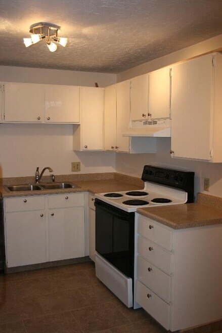 Building Photo - 710 East Side Dr