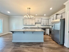 Building Photo - 1015 NE Hts Ln