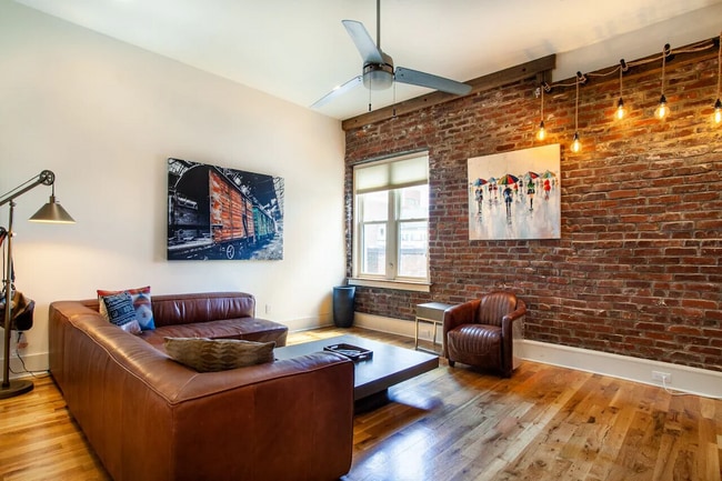 Building Photo - 205 Mews Way