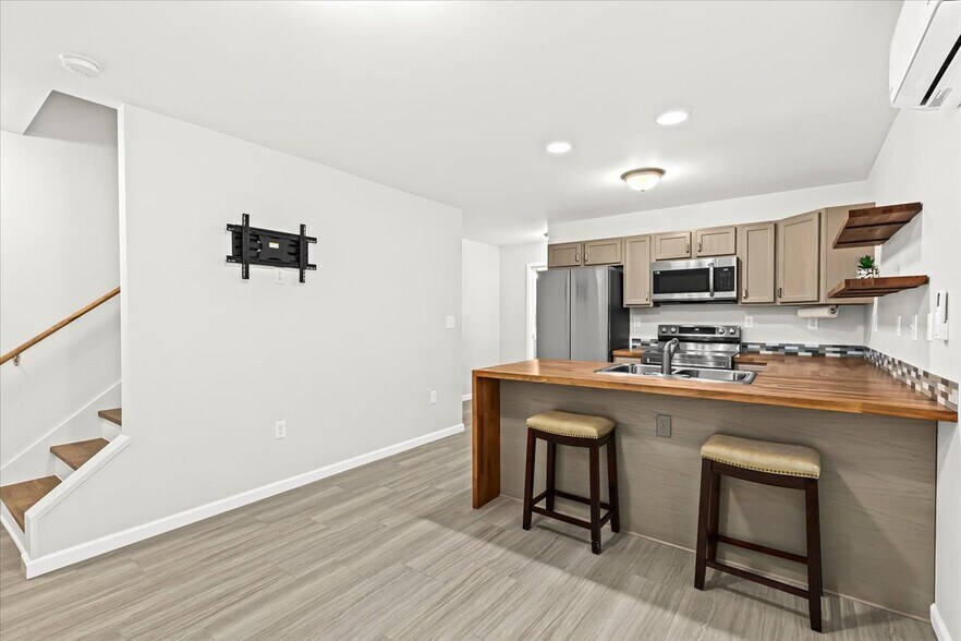 Kitchen - 5640 Trailer Park Dr