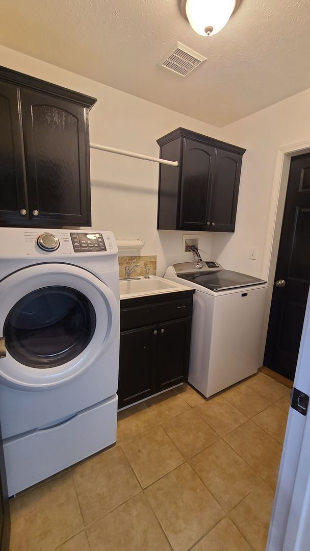 Building Photo - $2,100 - 2 Bed / 2 Beautiful House in Nort...