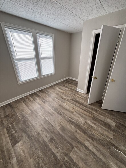 Building Photo - 472 Case Ave