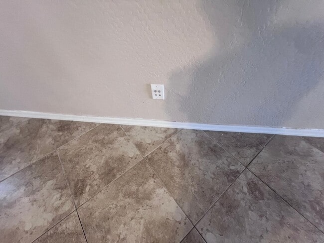 Building Photo - 898 E Del Rio St