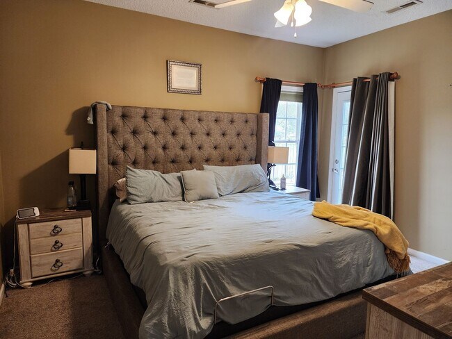 Building Photo - ~~~ LORDS CREEK ~~~